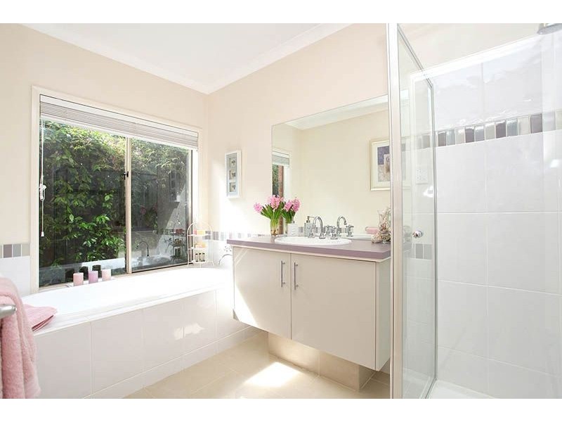 5 Hillgrove Crescent, Berwick VIC 3806