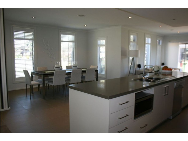 2 Aspect Lane, Cranbourne North VIC 3977