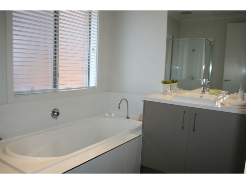 2 Aspect Lane, Cranbourne North VIC 3977