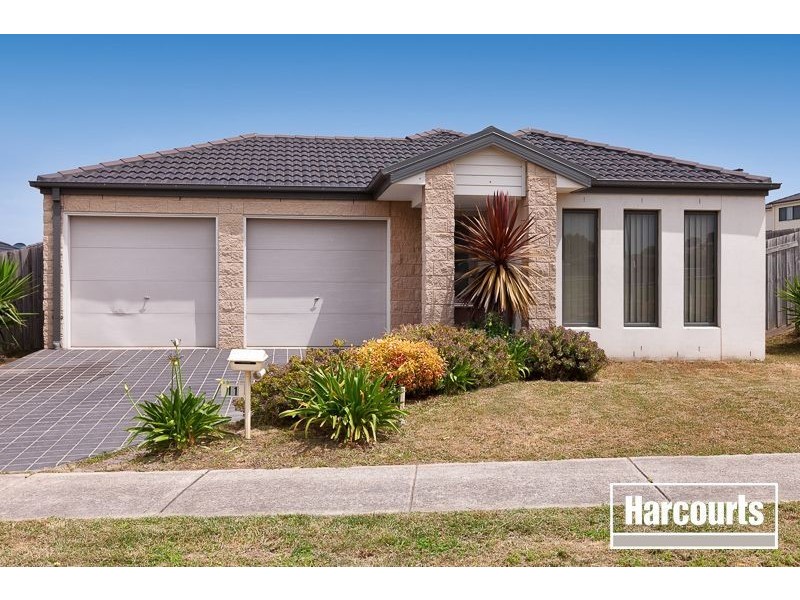 11 Hollington Way, Berwick VIC 3806