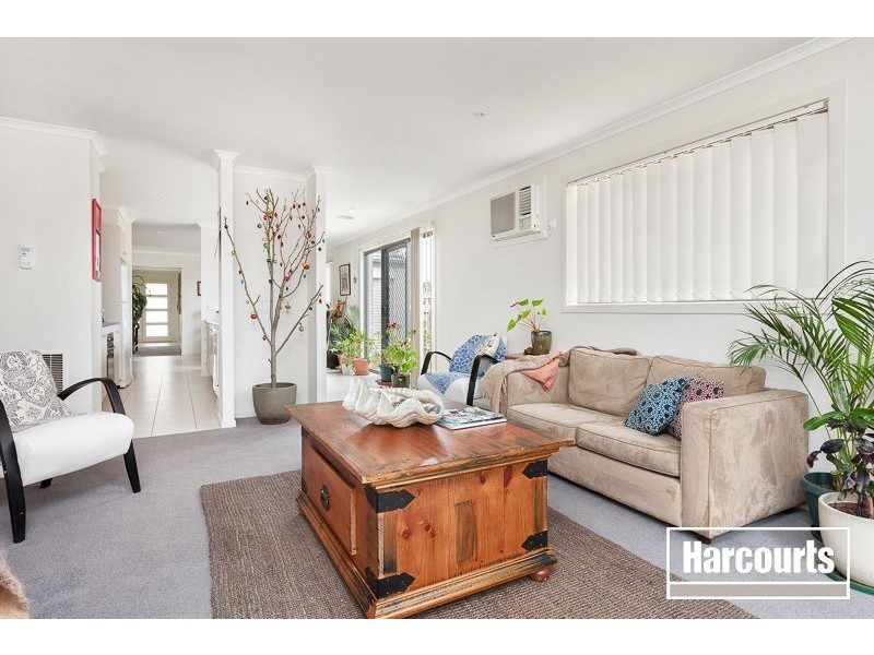 11 Hollington Way, Berwick VIC 3806