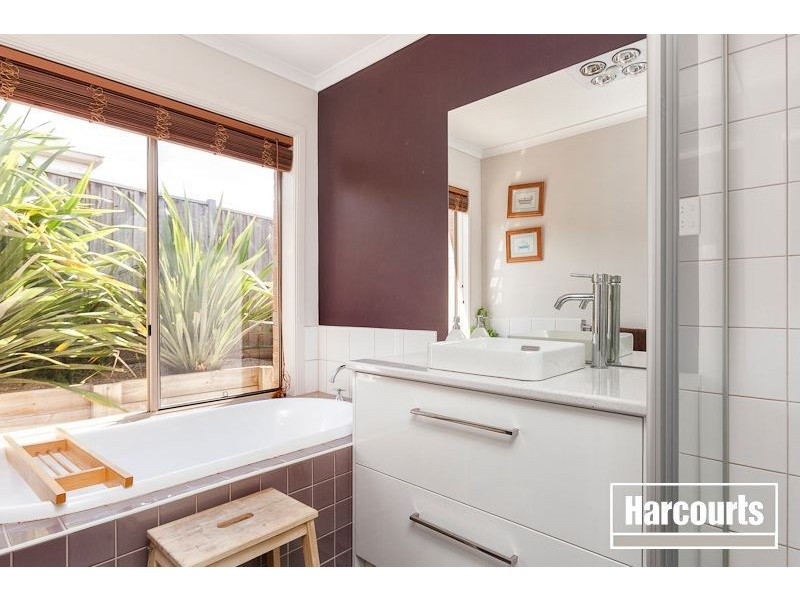 32 Riviera Drive, Berwick VIC 3806