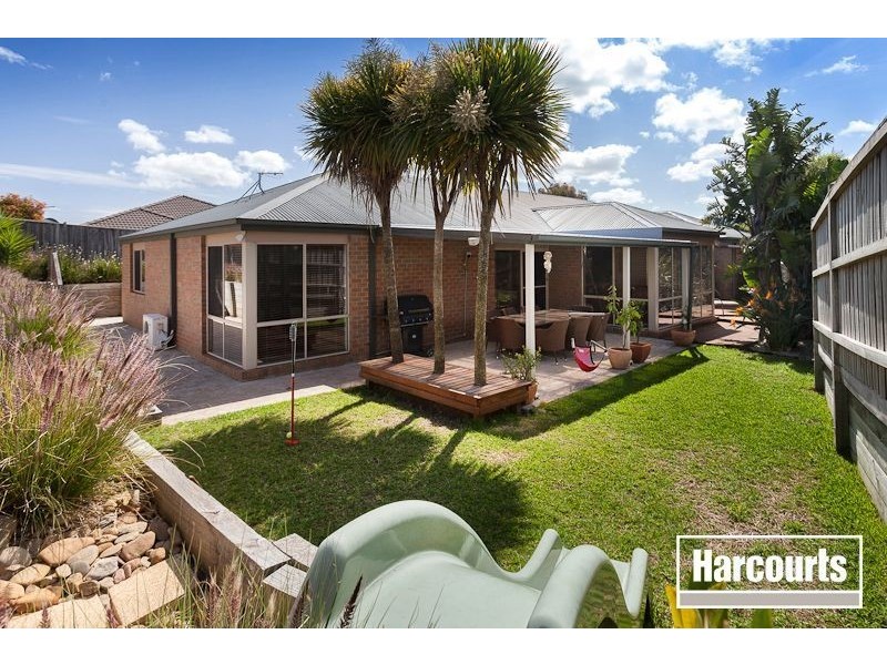 32 Riviera Drive, Berwick VIC 3806