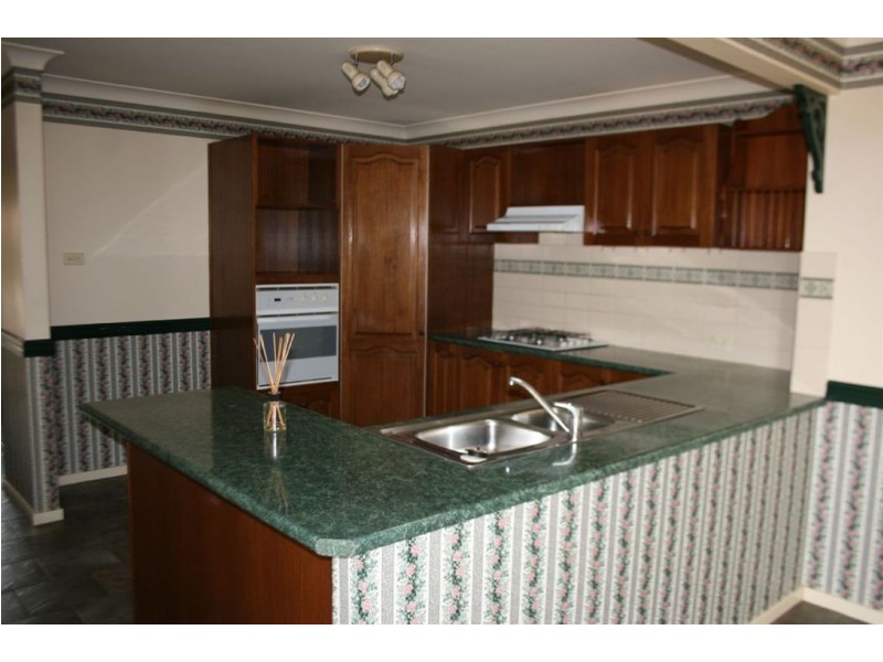 16 Gavinton Place, Berwick VIC 3806