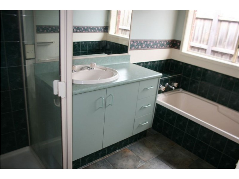 16 Gavinton Place, Berwick VIC 3806