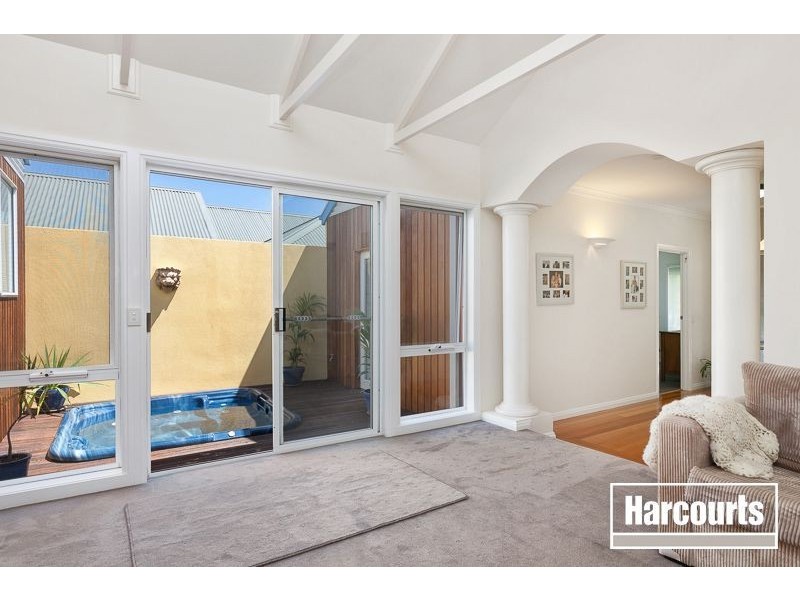 30 Allunga Parade, Berwick VIC 3806