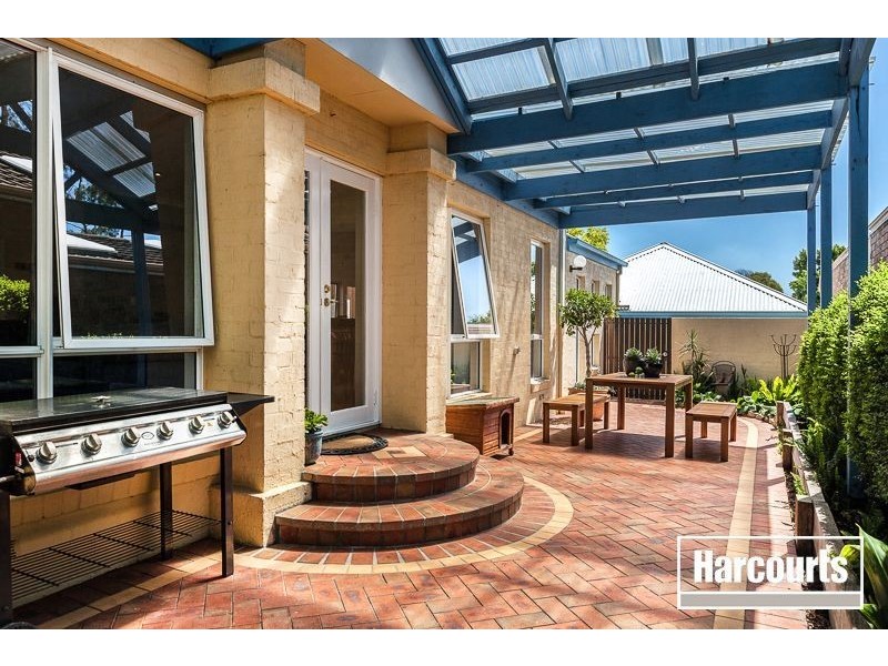 30 Allunga Parade, Berwick VIC 3806