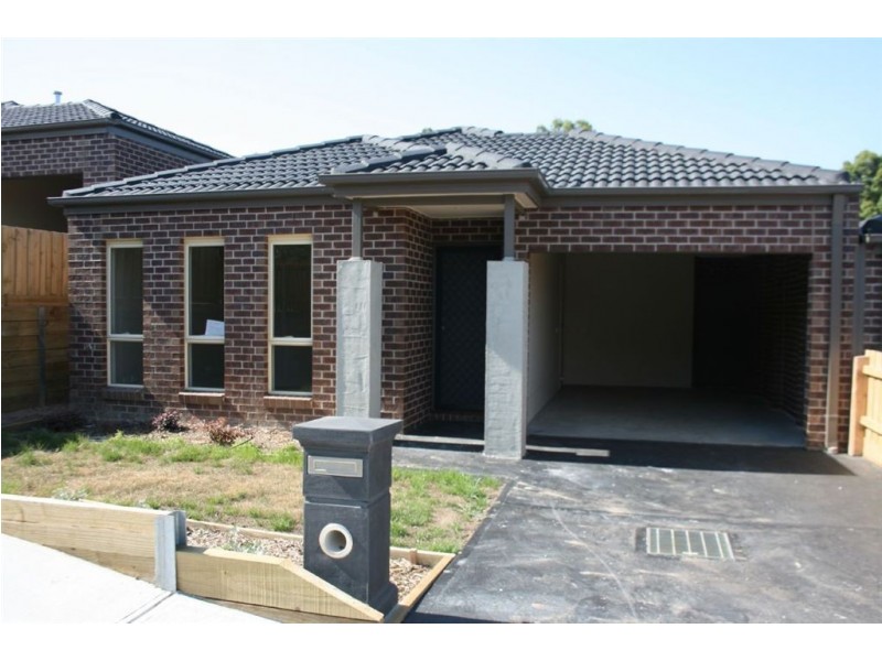 64 Innes Court, Berwick VIC 3806