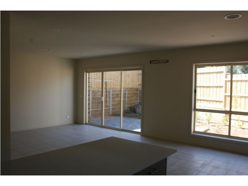 64 Innes Court, Berwick VIC 3806