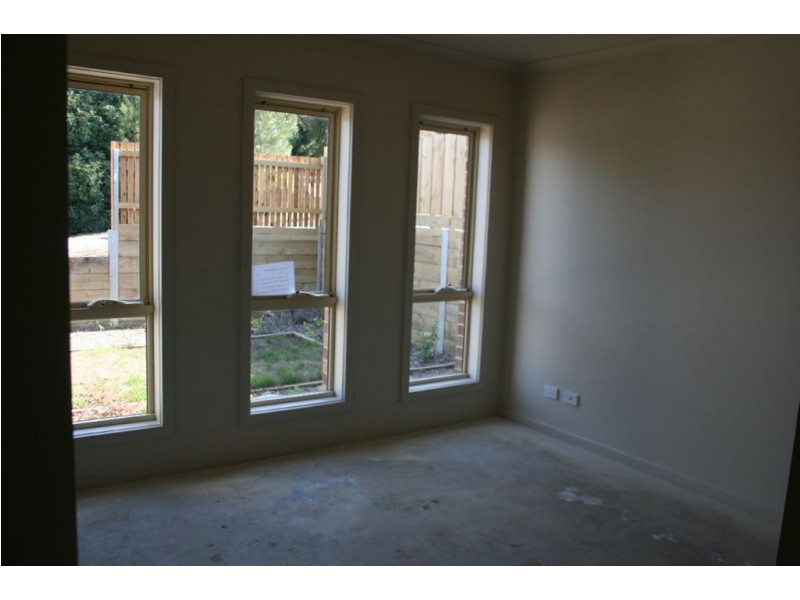 64 Innes Court, Berwick VIC 3806