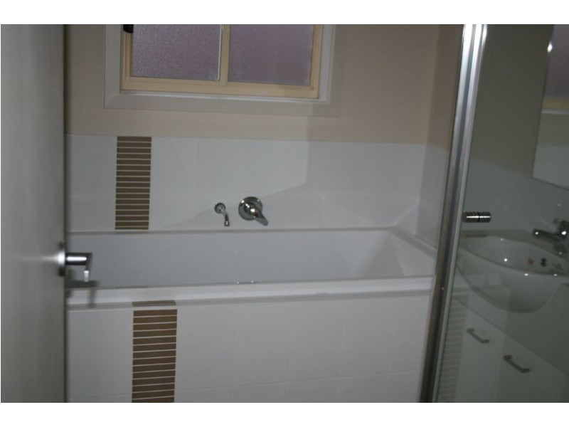 64 Innes Court, Berwick VIC 3806