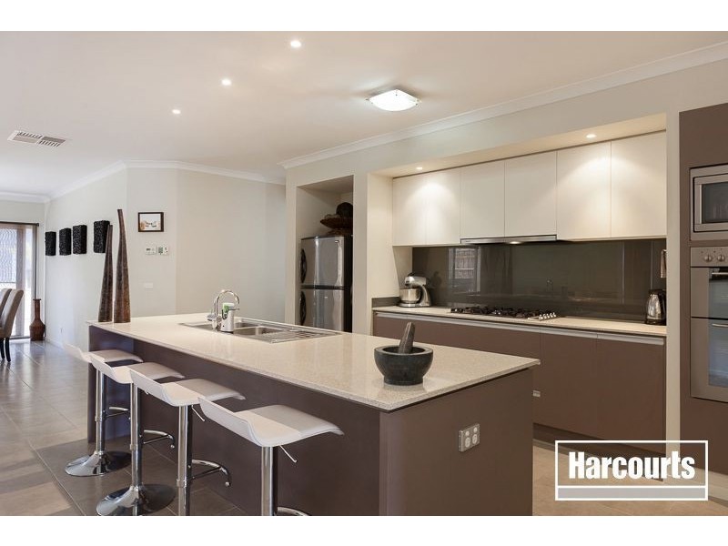 6 Landra Court, Berwick VIC 3806