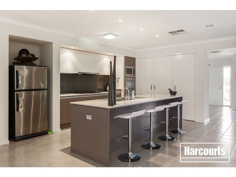 6 Landra Court, Berwick VIC 3806