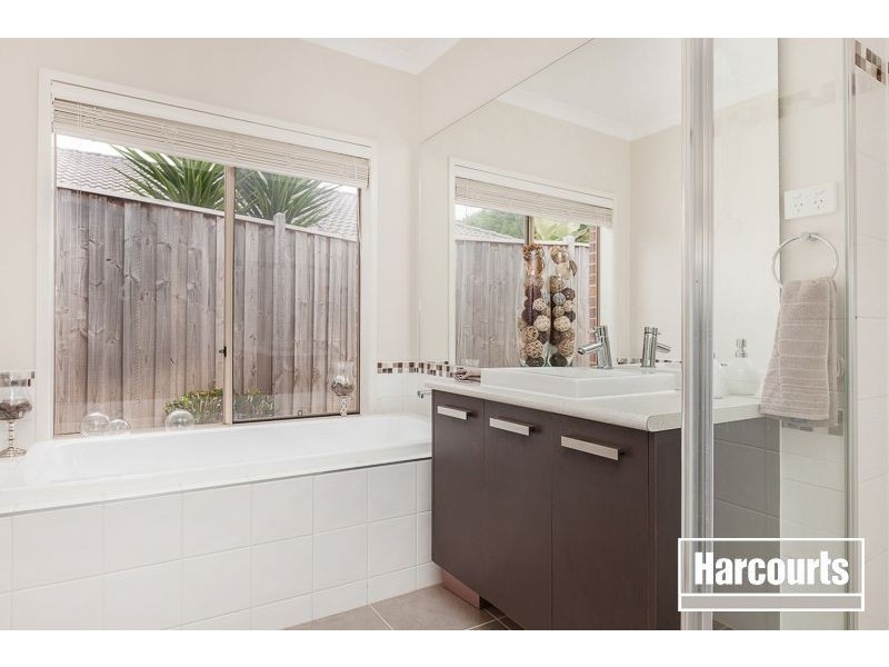 6 Landra Court, Berwick VIC 3806