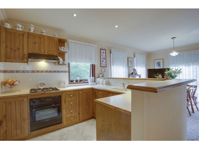 8 Tarrangower Place, Berwick VIC 3806