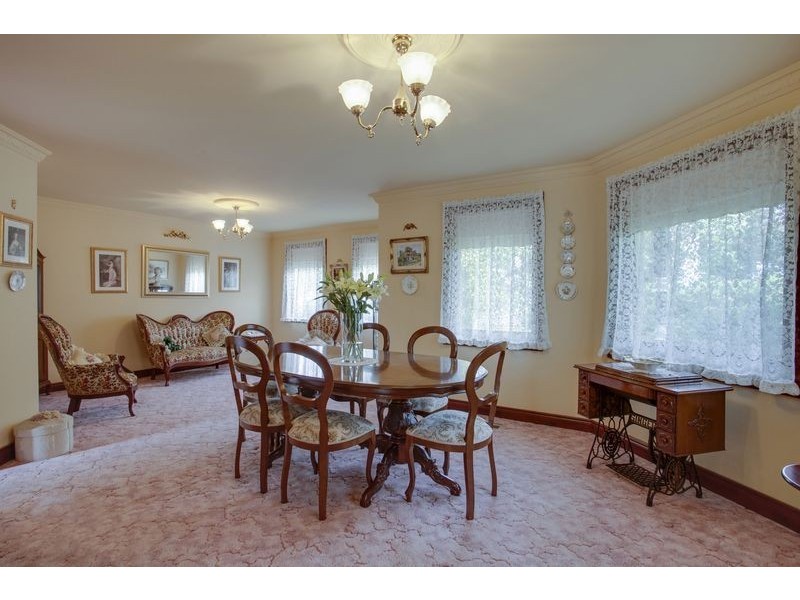 8 Tarrangower Place, Berwick VIC 3806