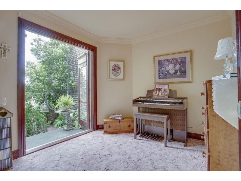 8 Tarrangower Place, Berwick VIC 3806