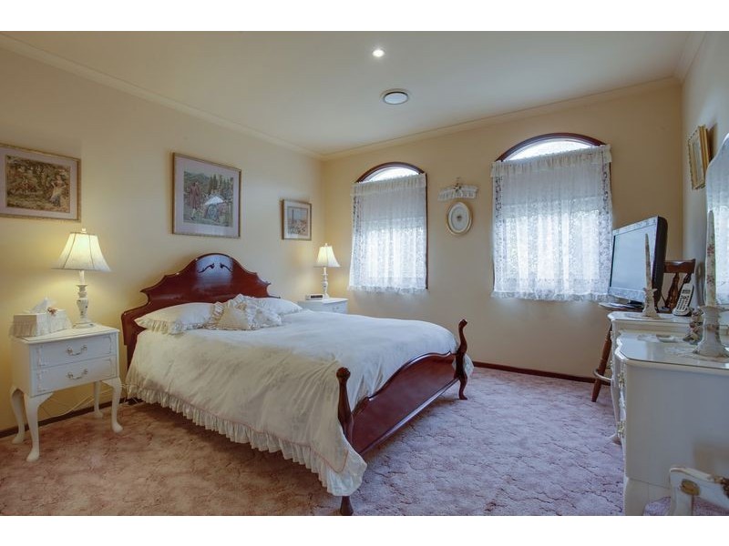 8 Tarrangower Place, Berwick VIC 3806