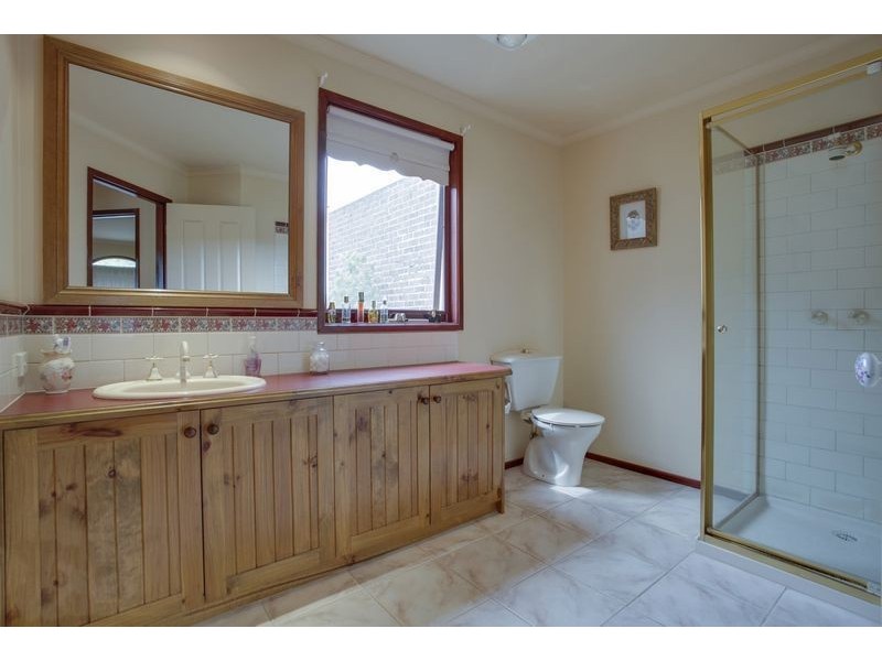 8 Tarrangower Place, Berwick VIC 3806