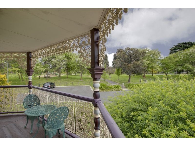 8 Tarrangower Place, Berwick VIC 3806