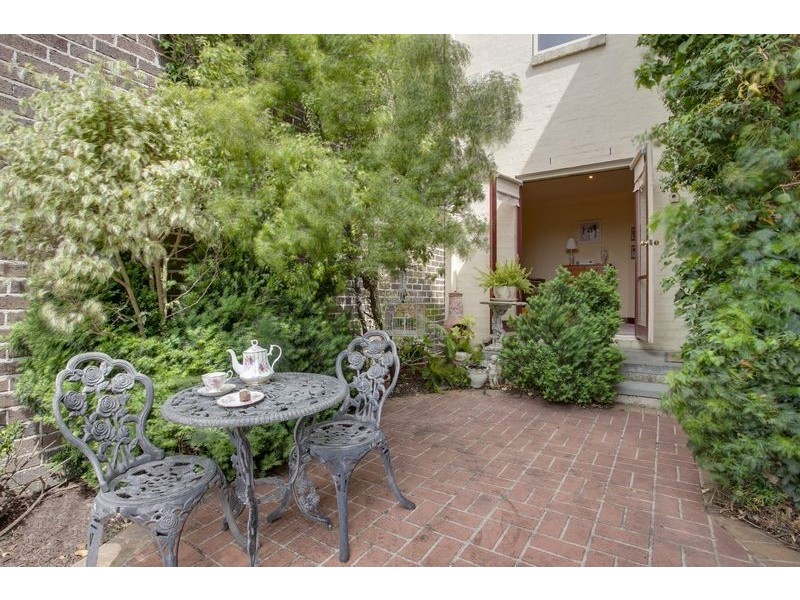 8 Tarrangower Place, Berwick VIC 3806