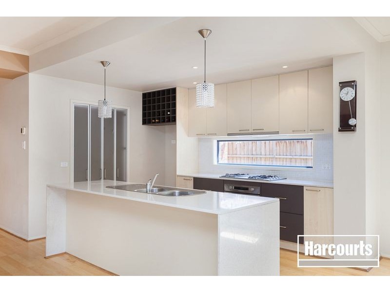 6 Don Collins Way, Berwick VIC 3806