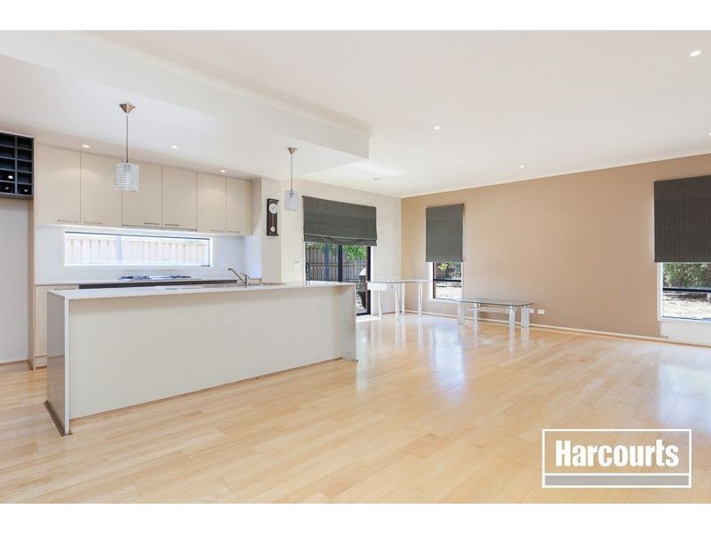 6 Don Collins Way, Berwick VIC 3806