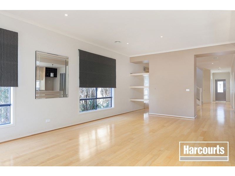 6 Don Collins Way, Berwick VIC 3806