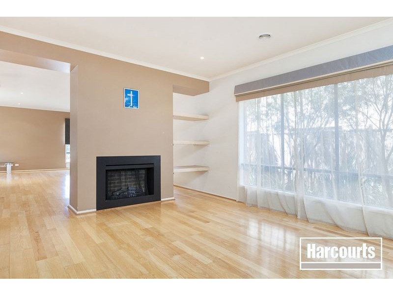 6 Don Collins Way, Berwick VIC 3806