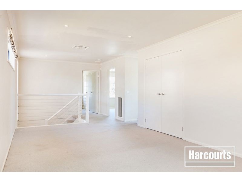 6 Don Collins Way, Berwick VIC 3806