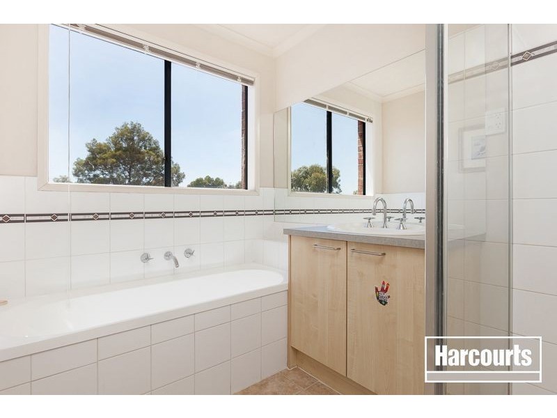 6 Don Collins Way, Berwick VIC 3806