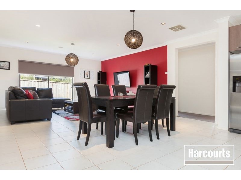 10 Grassland Crescent, Officer VIC 3809