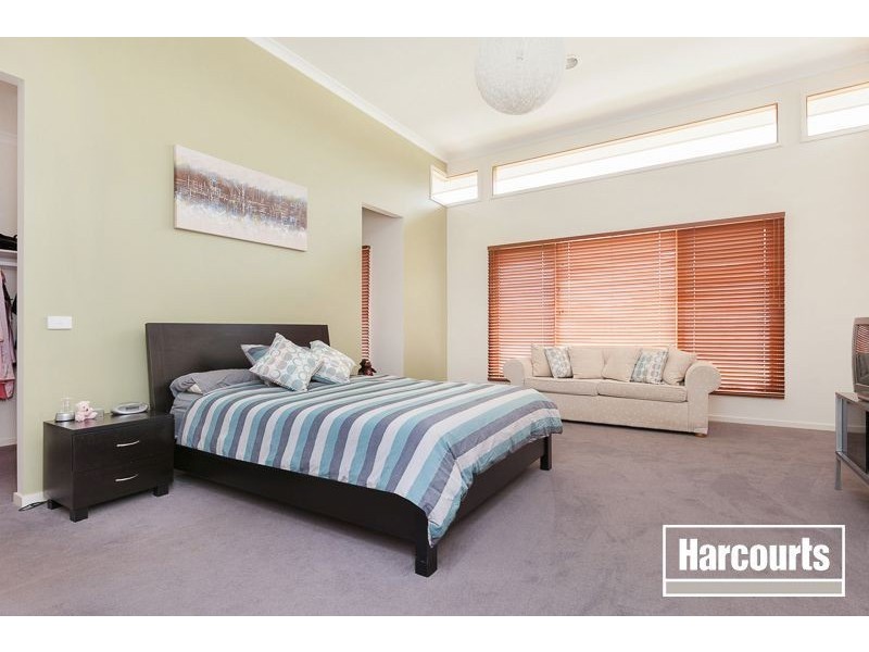 10 Grassland Crescent, Officer VIC 3809