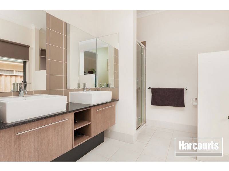 10 Grassland Crescent, Officer VIC 3809