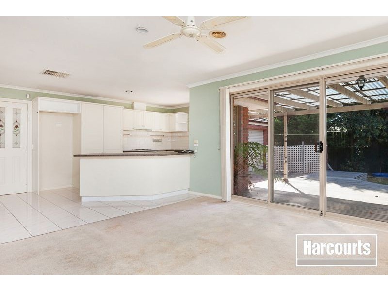 6 Roxy Close, Berwick VIC 3806