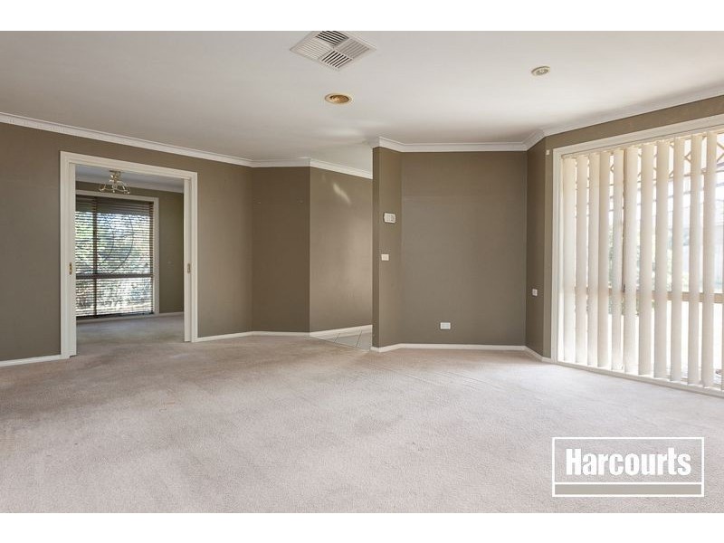 6 Roxy Close, Berwick VIC 3806