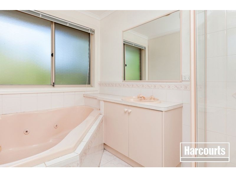 6 Roxy Close, Berwick VIC 3806