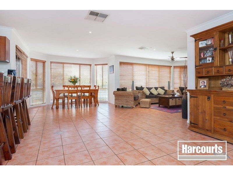 8 Lasiandra Circuit, Narre Warren VIC 3805