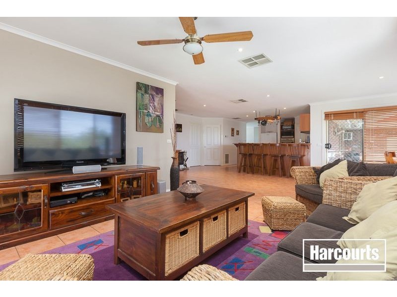 8 Lasiandra Circuit, Narre Warren VIC 3805