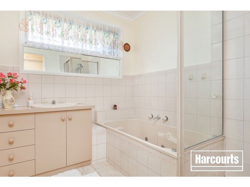 6 Oakwood Court, Narre Warren VIC 3805