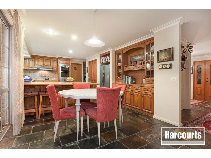 39 Ebeli Close, Narre Warren North VIC 3804