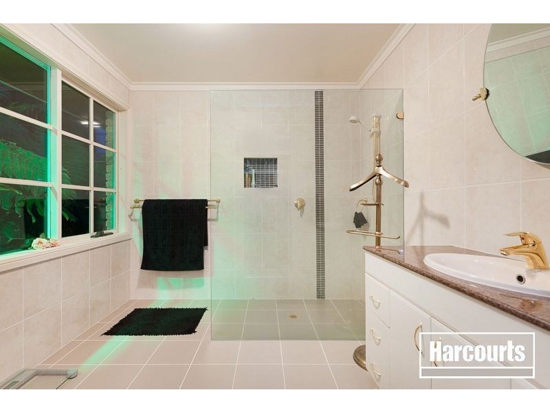 39 Ebeli Close, Narre Warren North VIC 3804