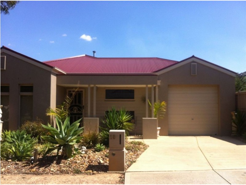18 Bohemia Crescent, Pakenham VIC 3810