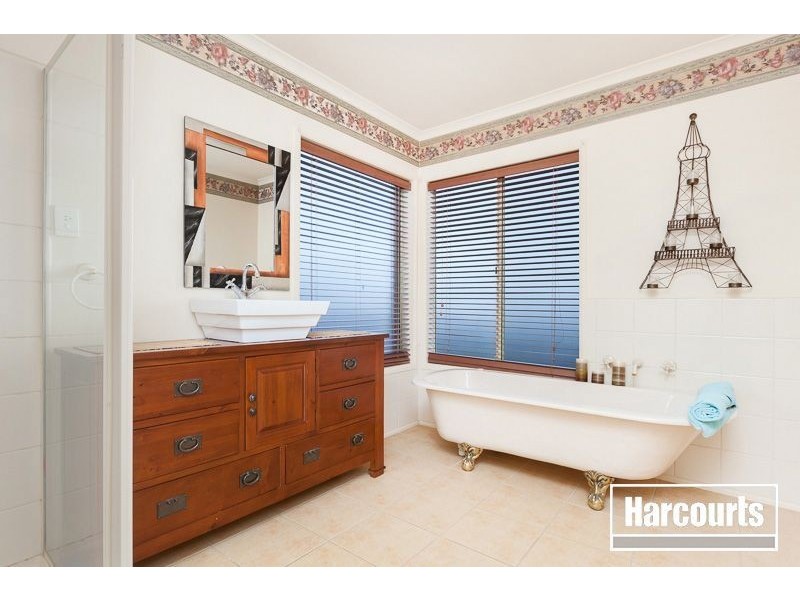 7 Saintly Grove, Berwick VIC 3806