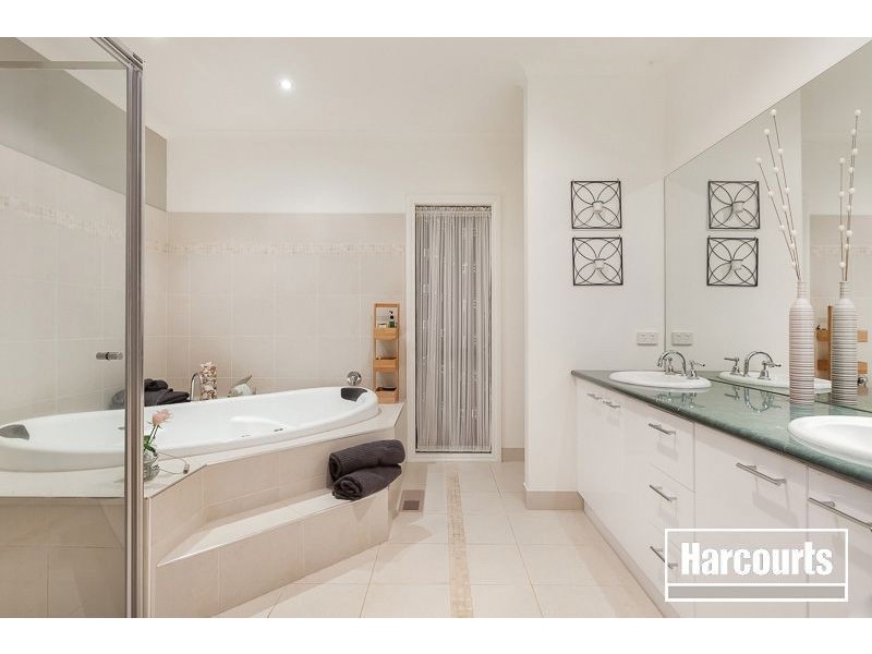 4 Temora Rise, Berwick VIC 3806