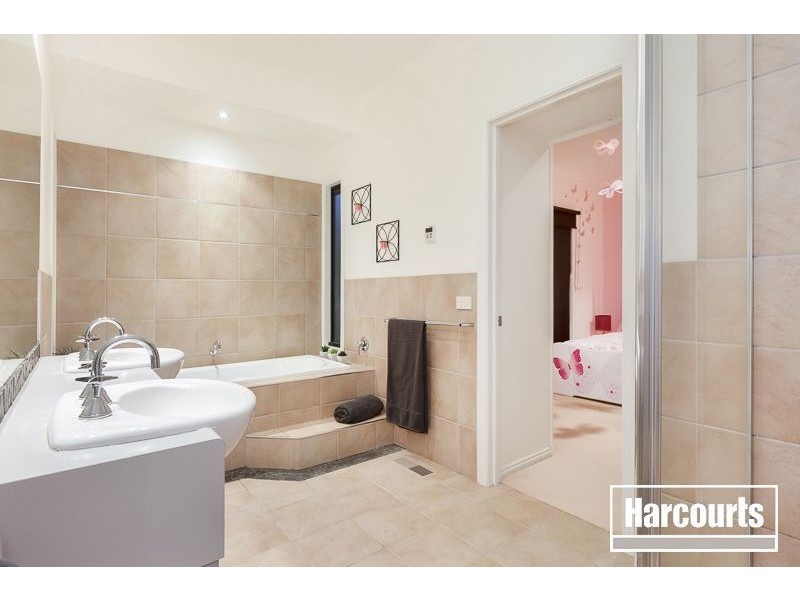 4 Temora Rise, Berwick VIC 3806