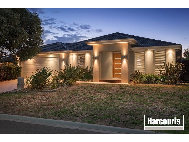 13 Eva Florence Way, Narre Warren South VIC 3805