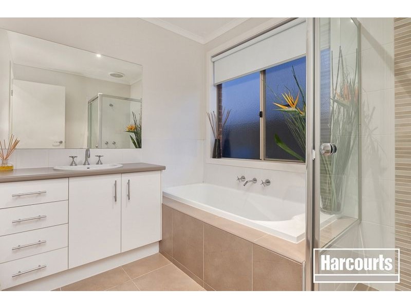 13 Eva Florence Way, Narre Warren South VIC 3805