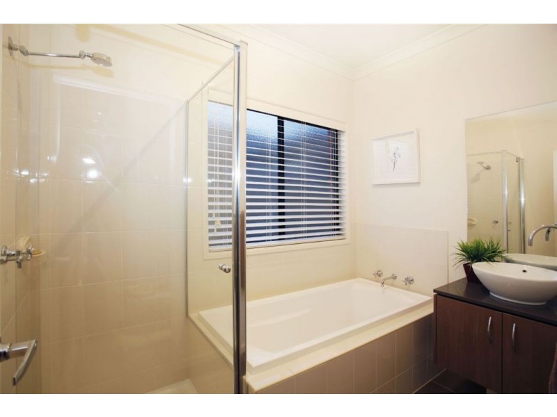 8 Georgetown Way, Officer VIC 3809