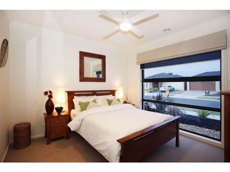 8 Georgetown Way, Officer VIC 3809